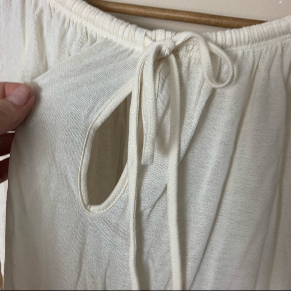 [Ecote] Ivory Keyhole Neck Cropped Long Sleeve Lightweight Top - Picture 3 of 8
